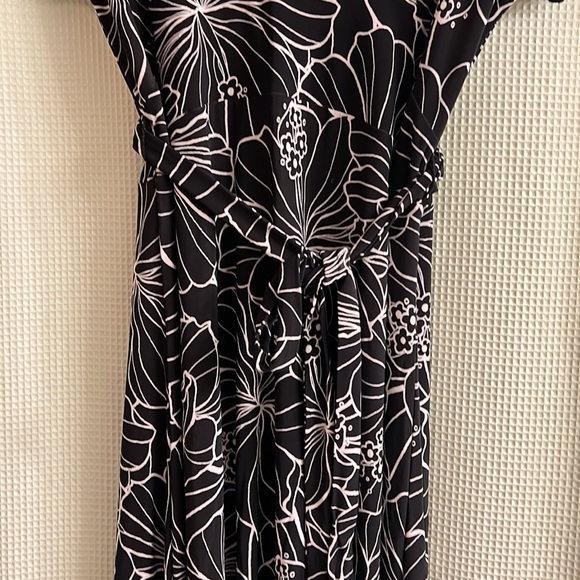 Ladies dress - Picture 2 of 6